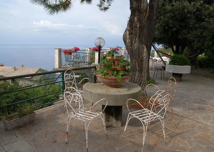 مزرعة للإقامة La Foce Del Prato